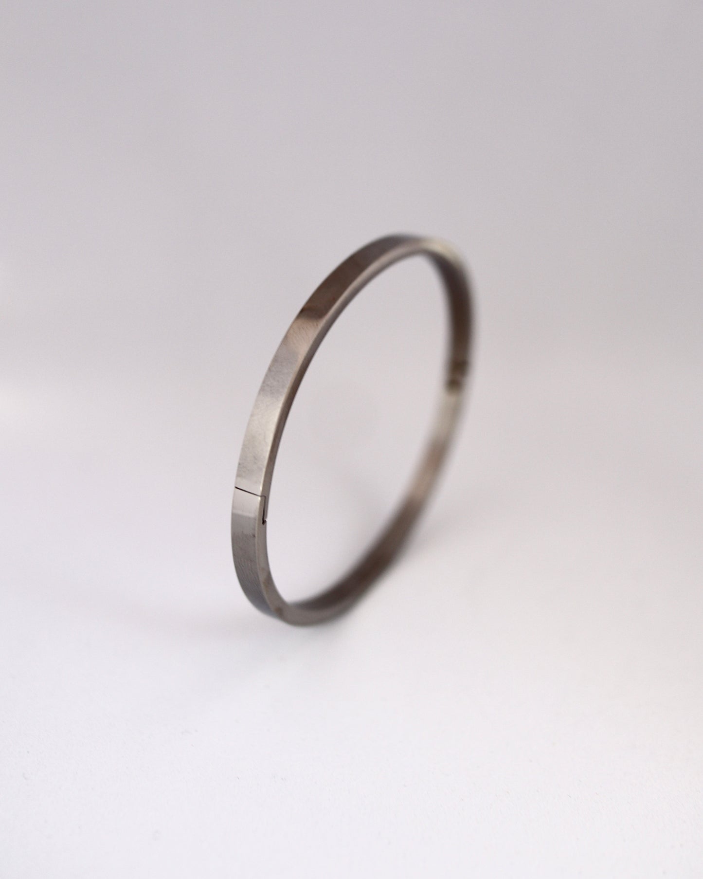 thin lock bangle