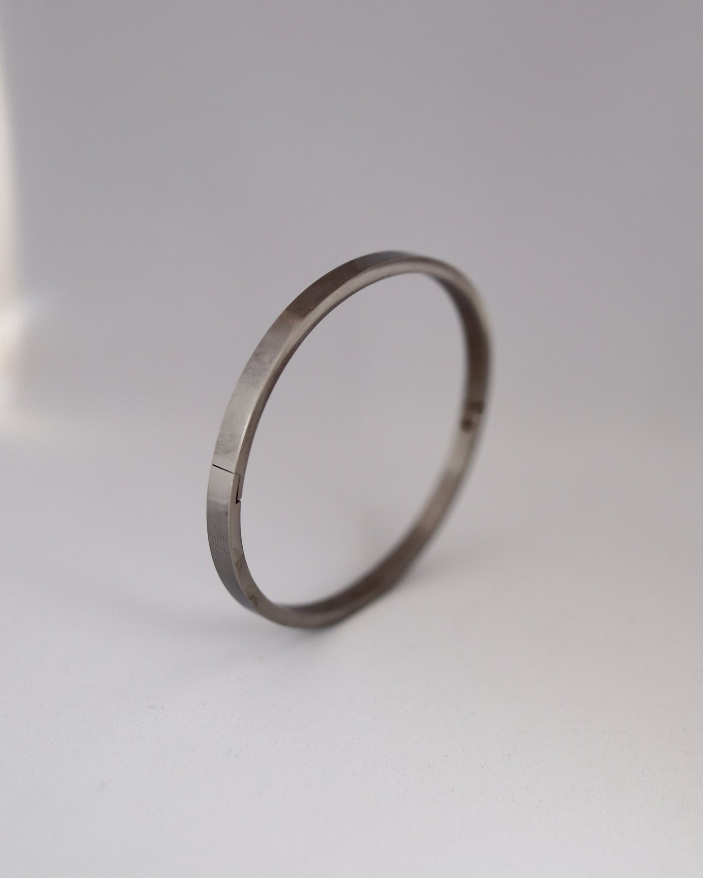 thin lock bangle