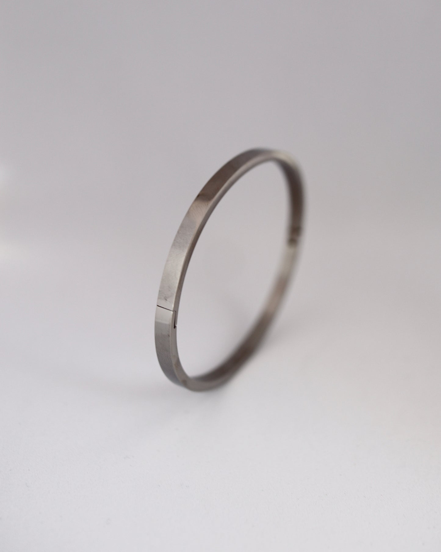 thin lock bangle