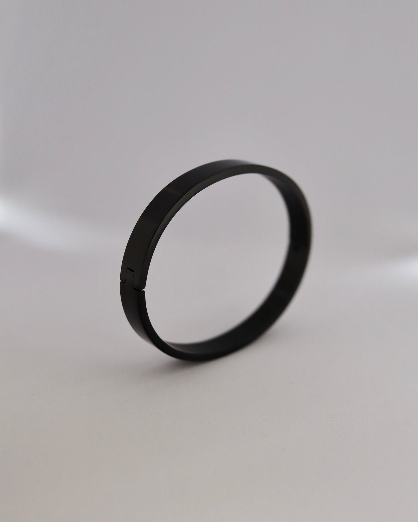 thick lock black bangle