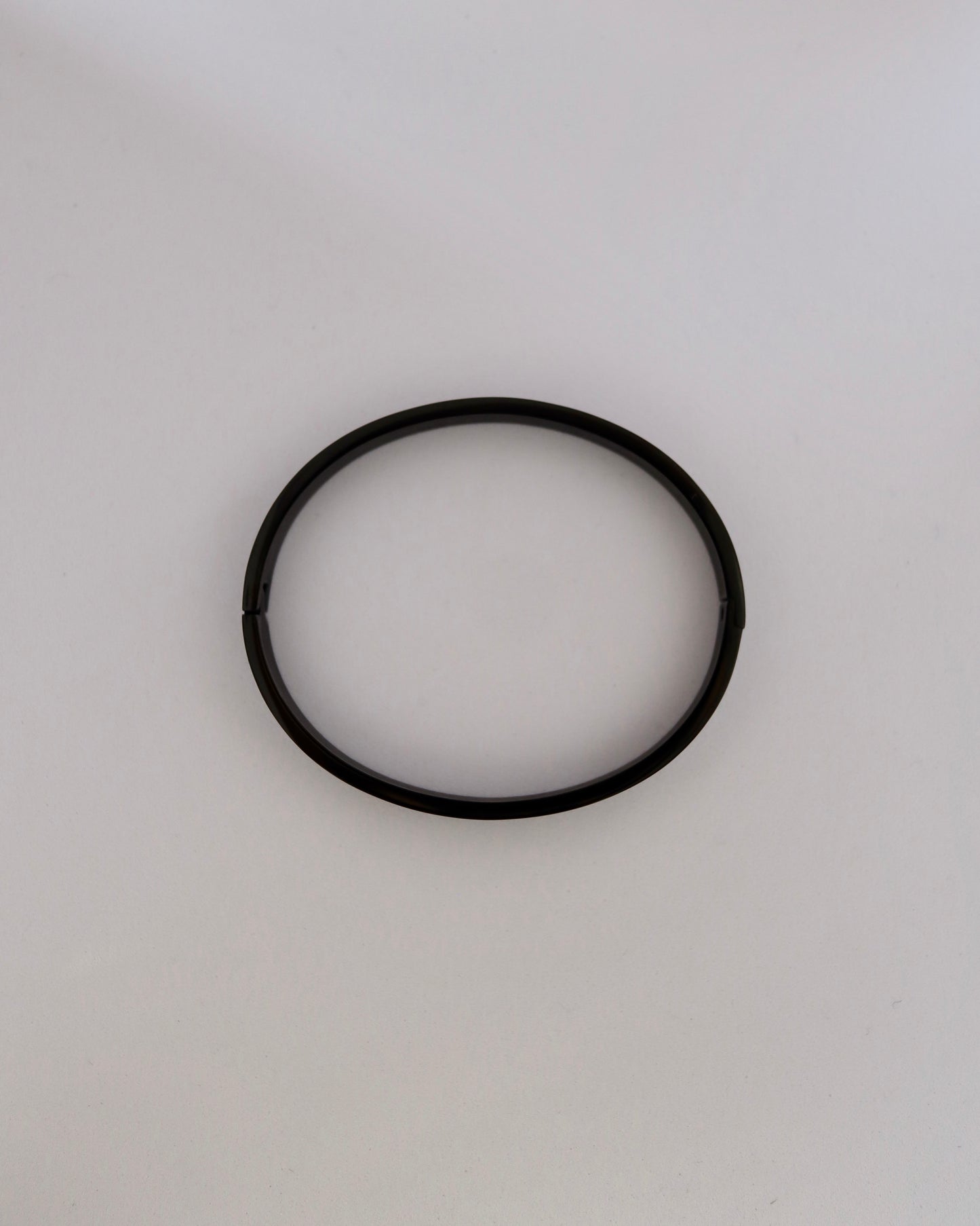 thick lock black bangle