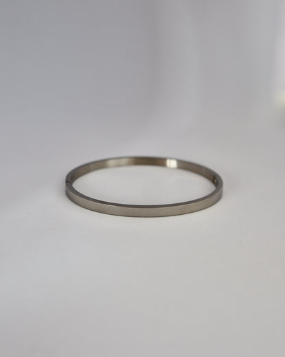 thin lock bangle