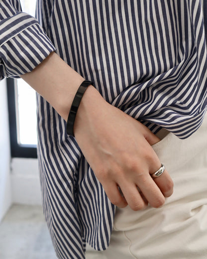 thick lock black bangle