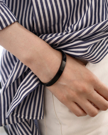 thick lock black bangle