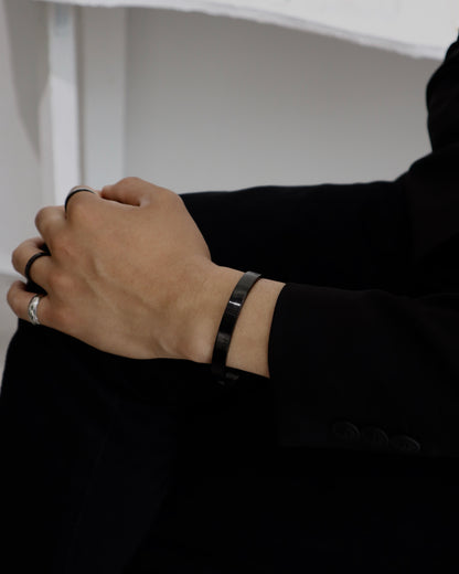 thick lock black bangle