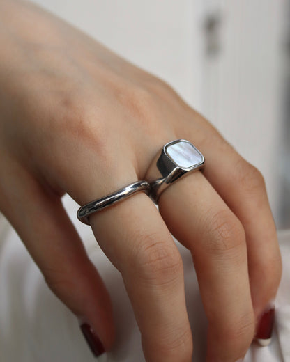loose curved ring