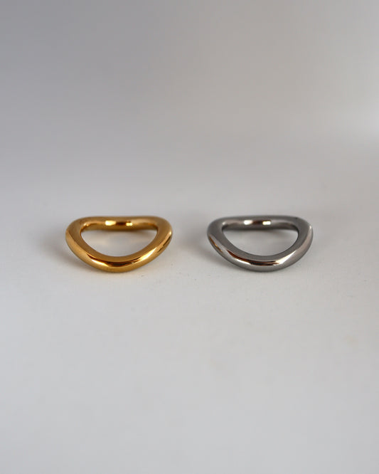 loose curved ring